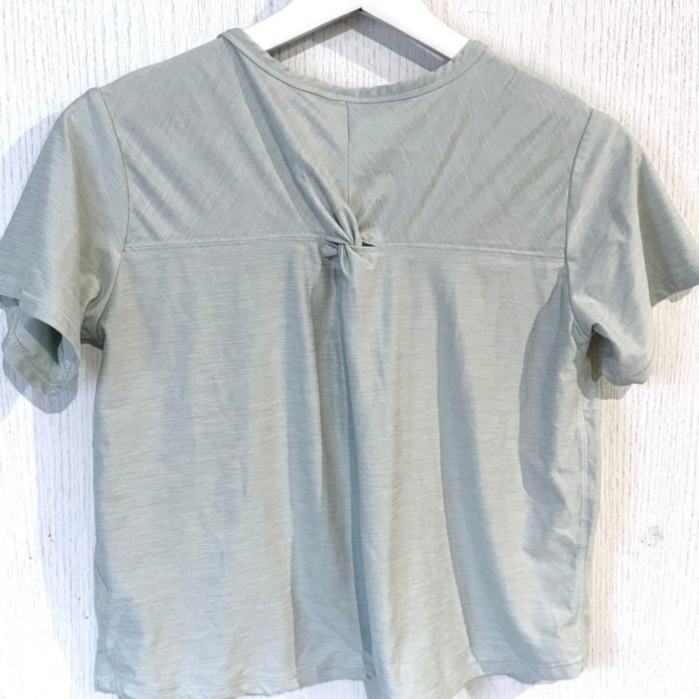 We Wander Girls Sage Green Twist Back Activewear Top Quick Dry Size L 12-14 - Picture 3 of 3